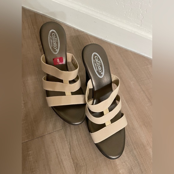 Brand new / never worn - Callisto of California ladies heels - crème color - 4” - Picture 4 of 5